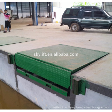 hydraulic warehouse cargo lift loading dock ramp